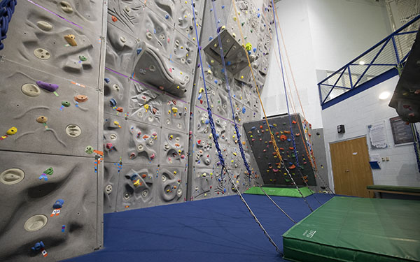 Image of the indoor climbing facility