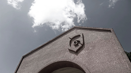 Archway with nautilus shell