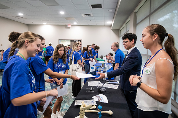 Honors students discovering internship opportunities