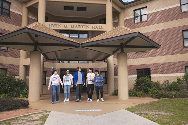 Students in front of Martin Hall