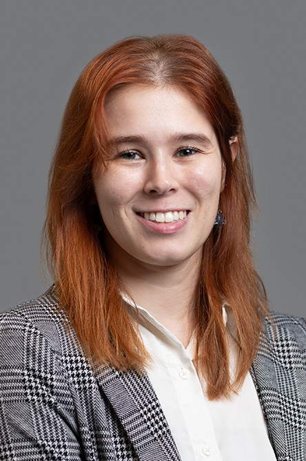 Elizabeth Curl headshot.