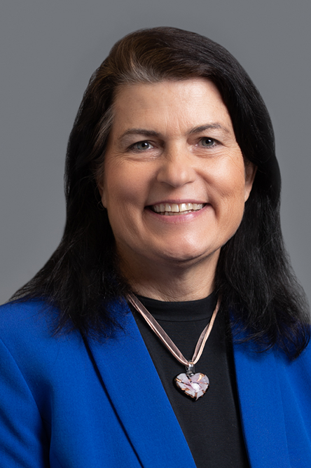 Holley Handley headshot.