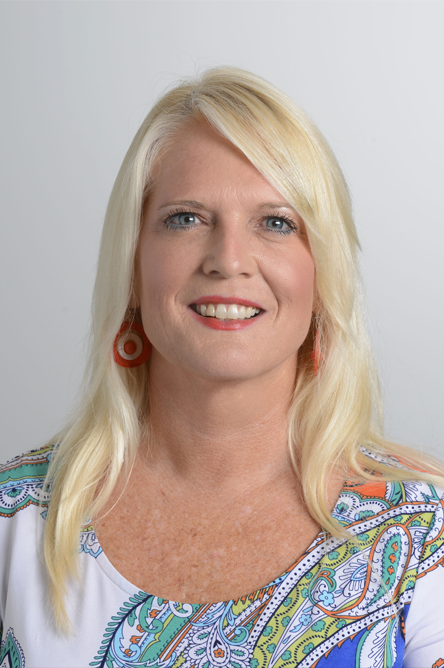 Aneta Walker headshot.