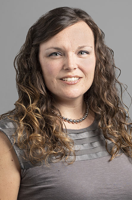 Headshot Academic Advisor Stephanie Fenner 