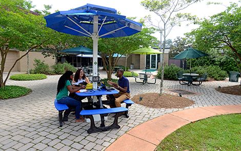Patio for the UWF Commons cropped to thumbnail