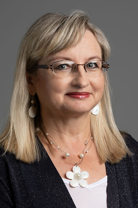 Olga Batova headshot.