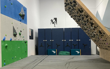 Bouldering Lounge Equipment that helps wall climbers