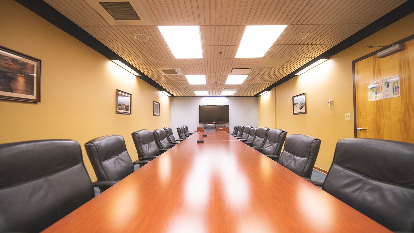 Marathon meeting room