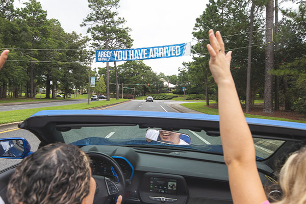 Students arriving on Campus