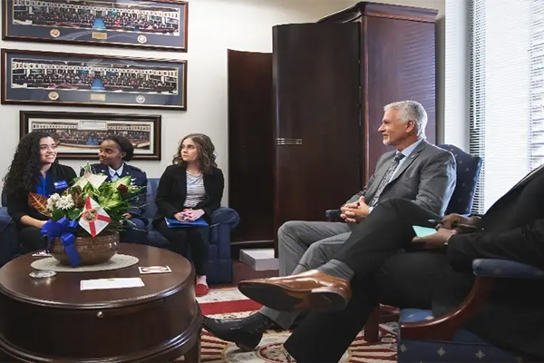 students meeting with mentors