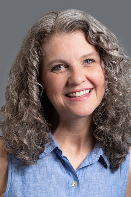 Headshot of Andi Barnes