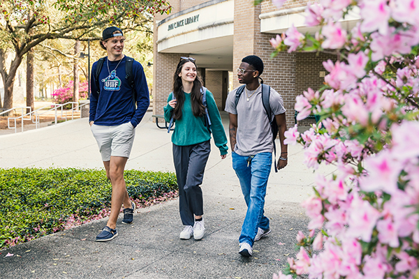 Students walking in front of University Commons