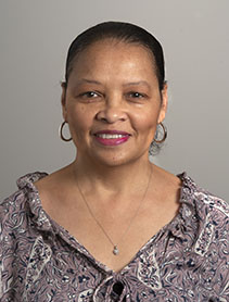 Linda Hendrieth headshot.