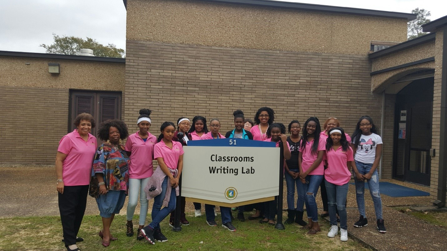 Mamie Hixon and Washington High Innovation Center Students