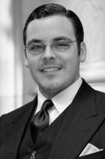 An Alumni in a black suit.