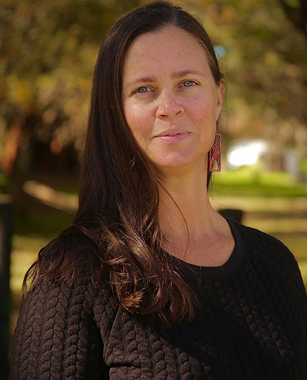 Chasidy Hobbs outdoor headshot.