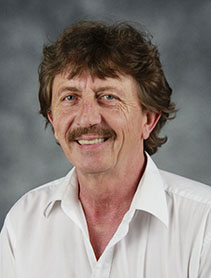 Laszlo Ujj headshot.