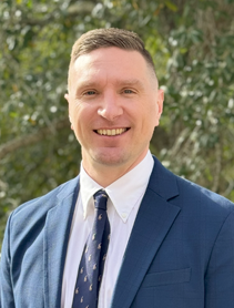 Ragan Gray headshot.