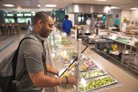 Student at the salad bar station in the Nautilus Market