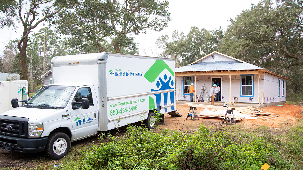 UWF students volunteering their time