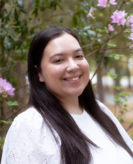 Samantha Arnoldussen outdoor headshot.