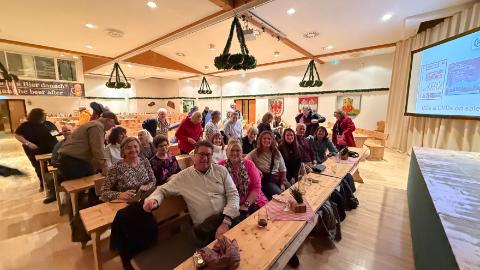 The Argo travelers group get ready to enjoy a Traditional Tyrolean Dinner and Show