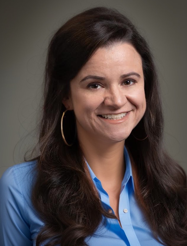 Dayna Headshot
