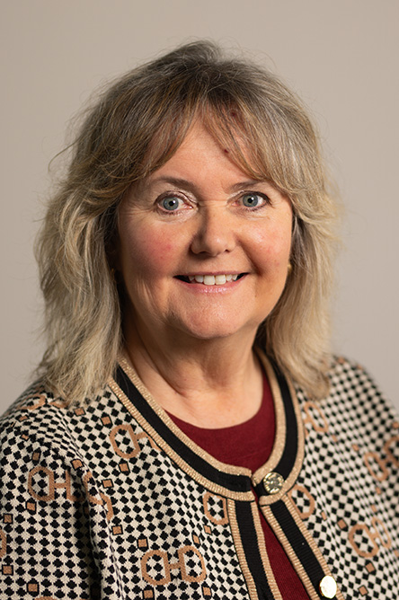 Janice Gilley indoor headshot.