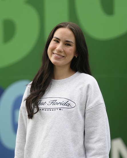 Emily Williamson outdoor headshot.