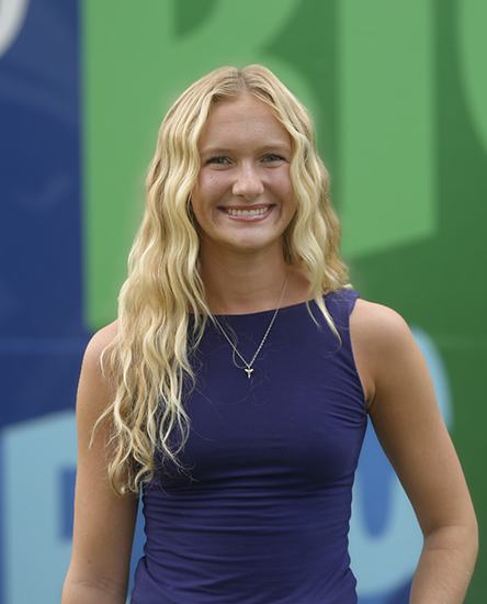 Erin Etheridge outdoor headshot.