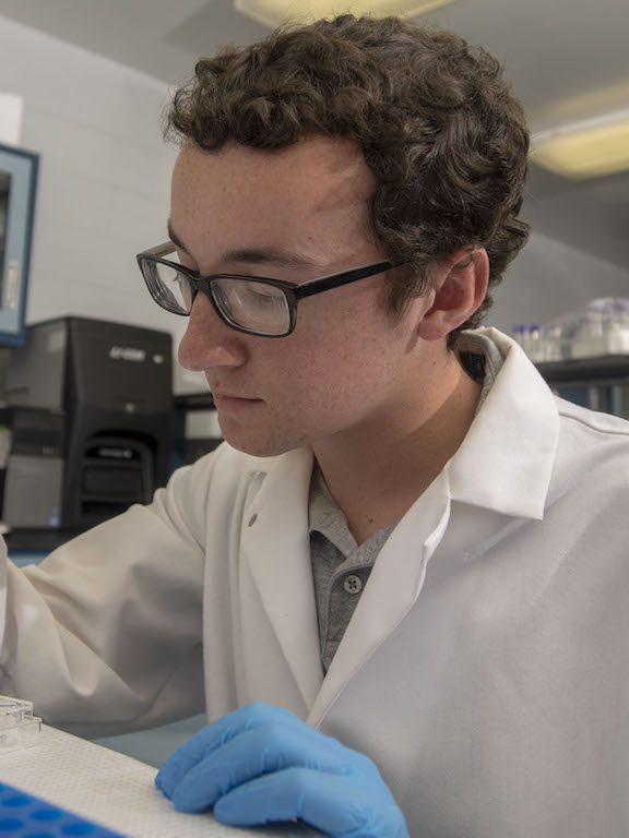a biomedical student working in a biology lab