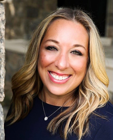 Robin Zimmern headshot.